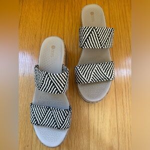 BZEES black relax wedge sandal, worn once, women’s size 9.5.
